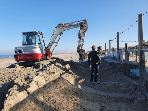 zand scheppen met kraan